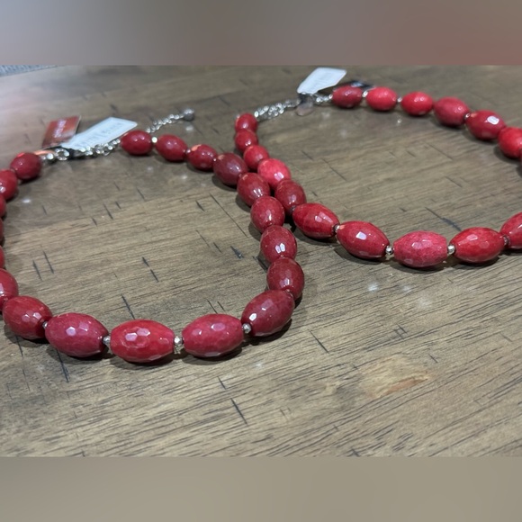 J8. WHBM Dyed Jade Necklace 16” Chain 2” Extender NEW $58 msrp - Picture 3 of 4